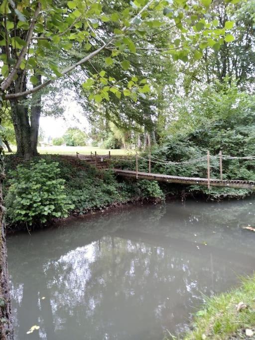 Maison de village en bord de rivière Narcy Esterno foto